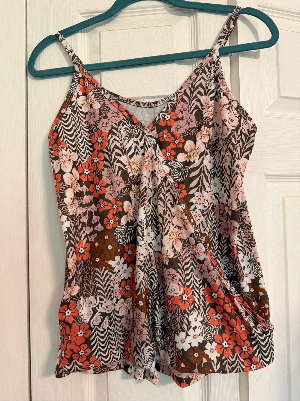 Floral print everyday v-neck tank